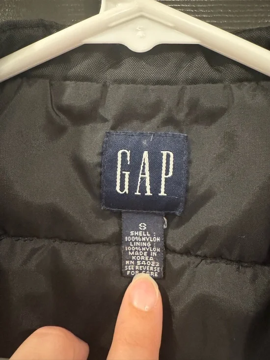 GAP Black Quilted Puffer Vest - Picture 5 of 5